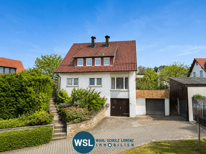 Viel Platz für Generationen – Wohnhaus mit zwei Wohneinheiten, großem Garten, 3 Garagen und Schuppen